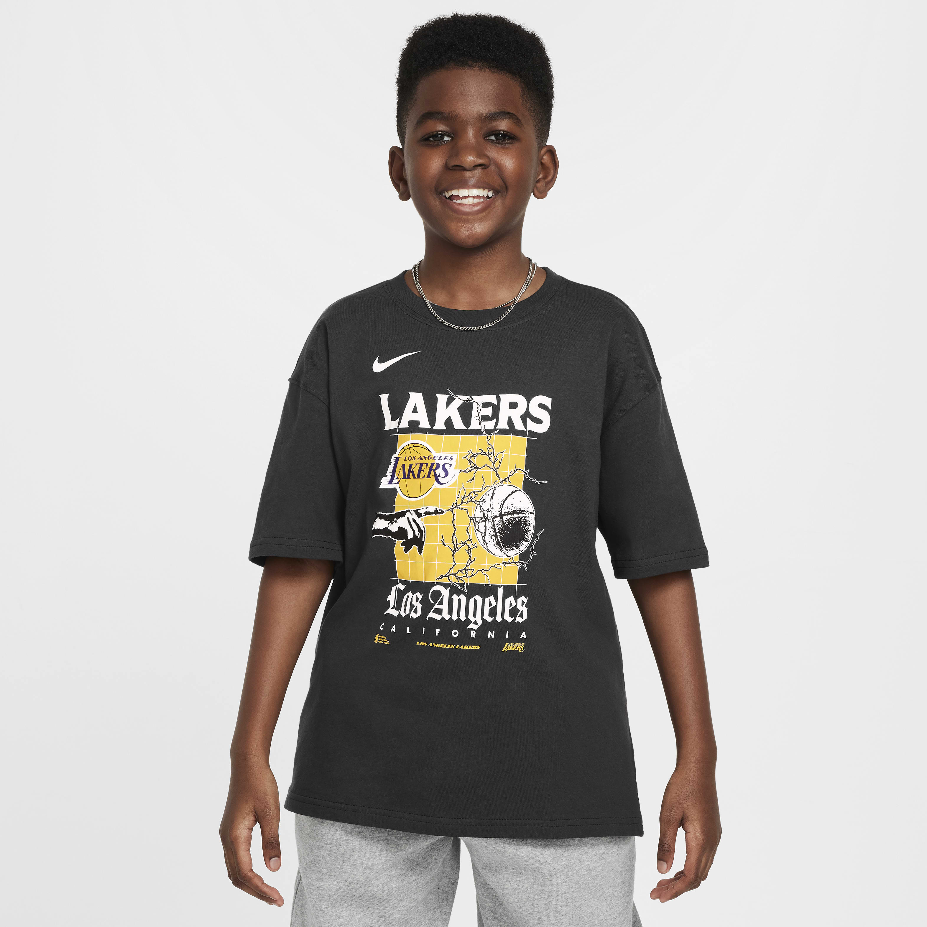 送料関税込[NIKE&NBA]LAKERSロンT★日本未入荷★新作★男女兼用 Los Angeles Lakers Courtside Women's Nike NBA Shine Boxy